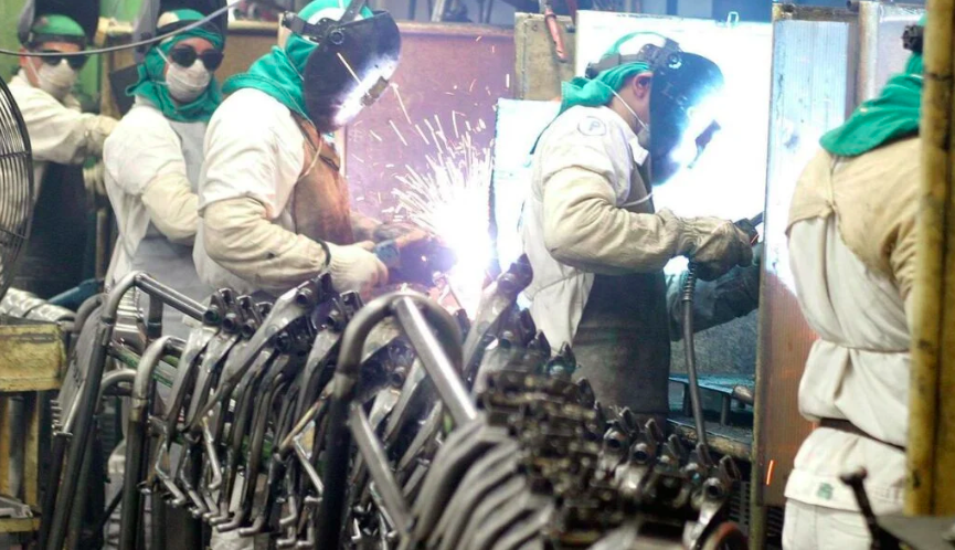 Confiança do Empresário Industrial cresce em janeiro, mostra CNI